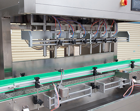 植物油灌裝機(jī)可算沒(méi)白等，品質(zhì)好良心價(jià)