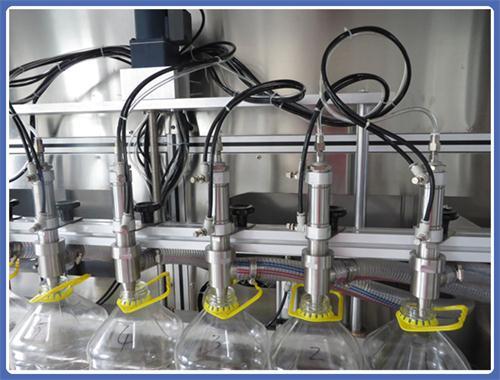 技術(shù)是生產(chǎn)力，東泰全自動食用油灌裝機在這里