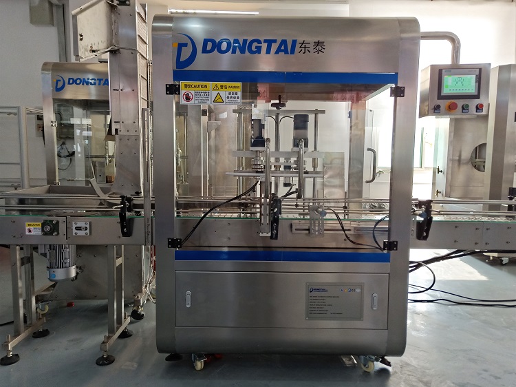 一瞬間，東泰全自動(dòng)食用油灌裝機(jī)給你一百萬個(gè)可能