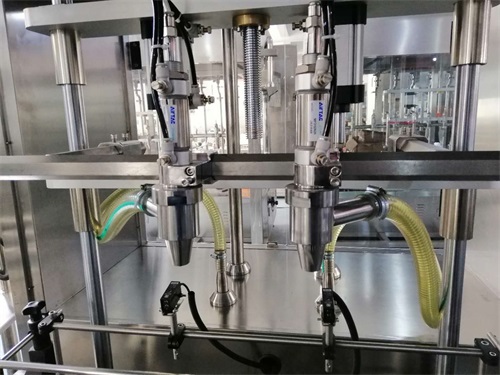 選購東北半自動食用油灌裝機(jī)去哪里？東泰在這里